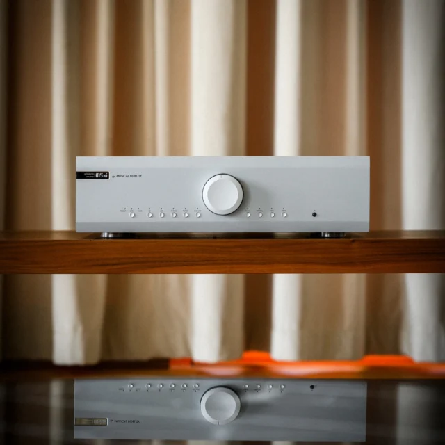 🚨Alerte nouveauté🚨 

Journée de lancement des très attendus intégrés haut de gamme Musical Fidelity M5xi & M6xi !

Toujours suralimentés, ces derniers se voient équipés d'un tout nouveau préamplificateur phono MM/MC,  un étage numérique complet et des circuits entièrement revus et optimisés. Un pas de plus vers la perfection...

Définitivement la seule série X tout public du marché 🫣

#musique #audiophilelife #hifiaddict #musicalfidelity #soundexperience #highendaudio
